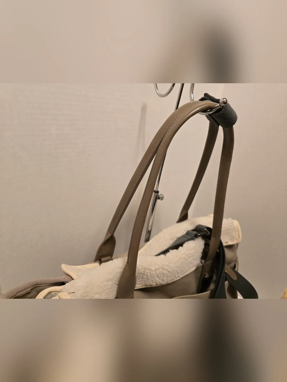 Max Bone City Carrier Tote with Removable Strap